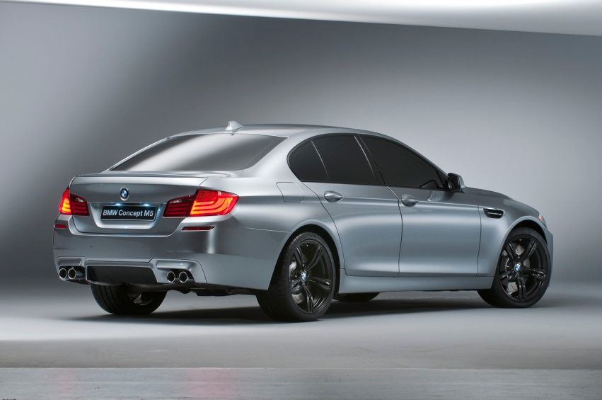 Авто обои BMW M5 F10 2011