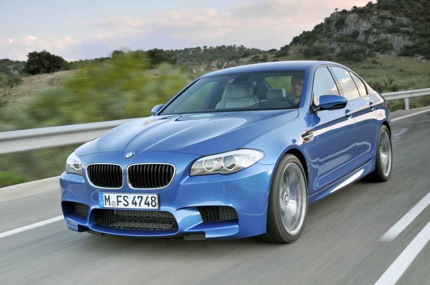 Авто обои BMW M5 F10 2012