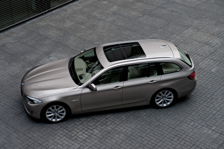 Авто обои BMW BMW 5 Series Touring 2011