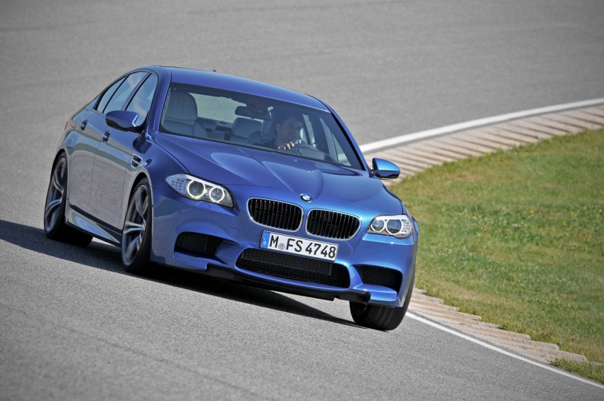 Авто обои BMW M5 F10 2012