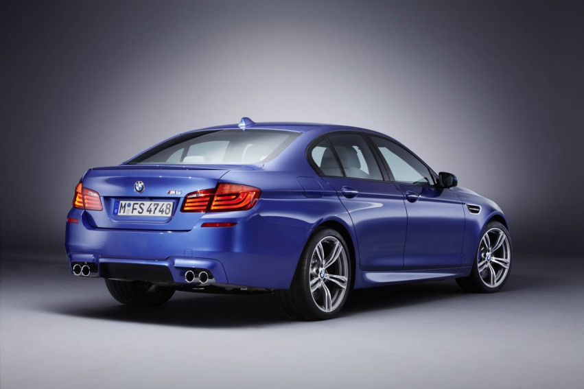 Авто обои BMW M5 F10 2012