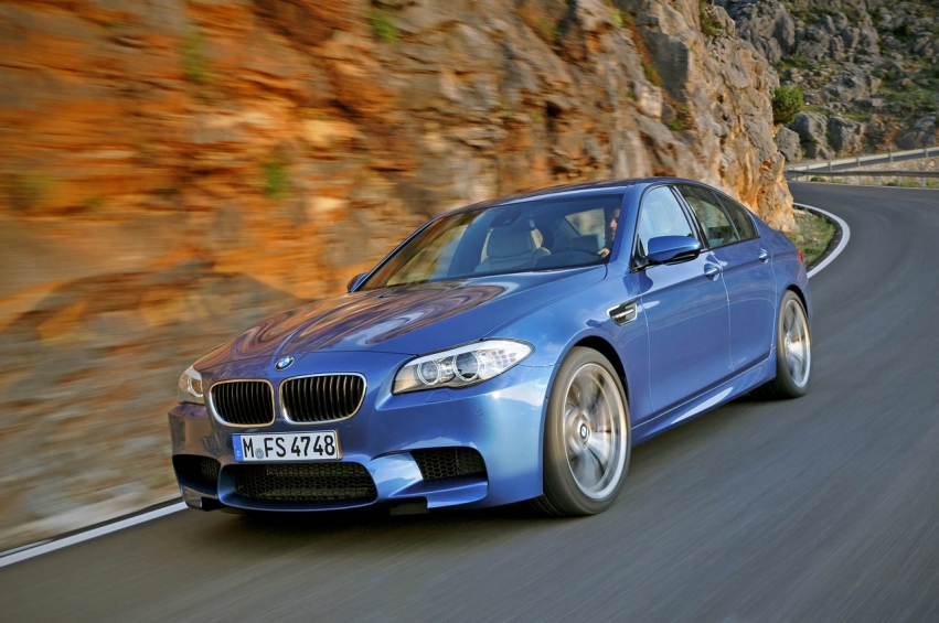 Авто обои BMW M5 F10 2012