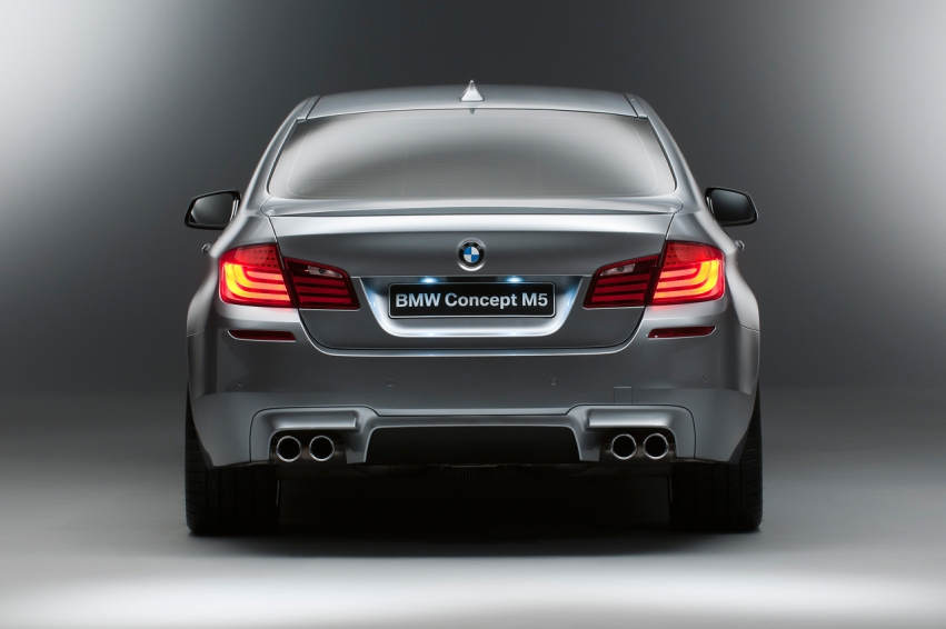 Авто обои BMW M5 F10 2011