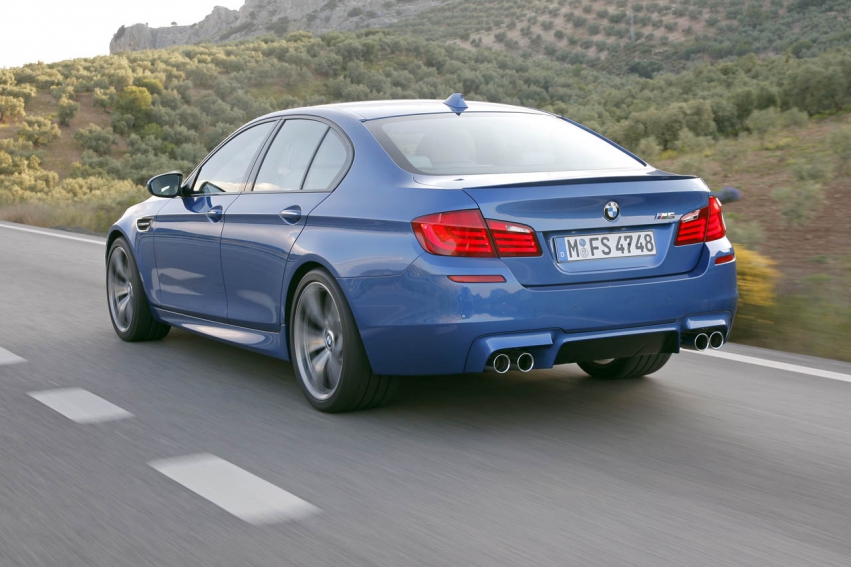 Авто обои BMW M5 F10 2012