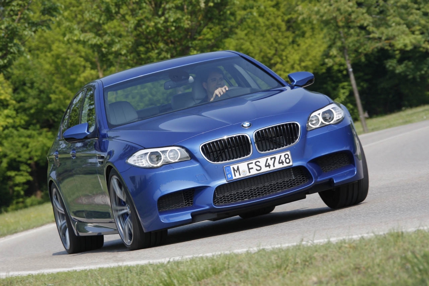 Авто обои BMW M5 F10 2012