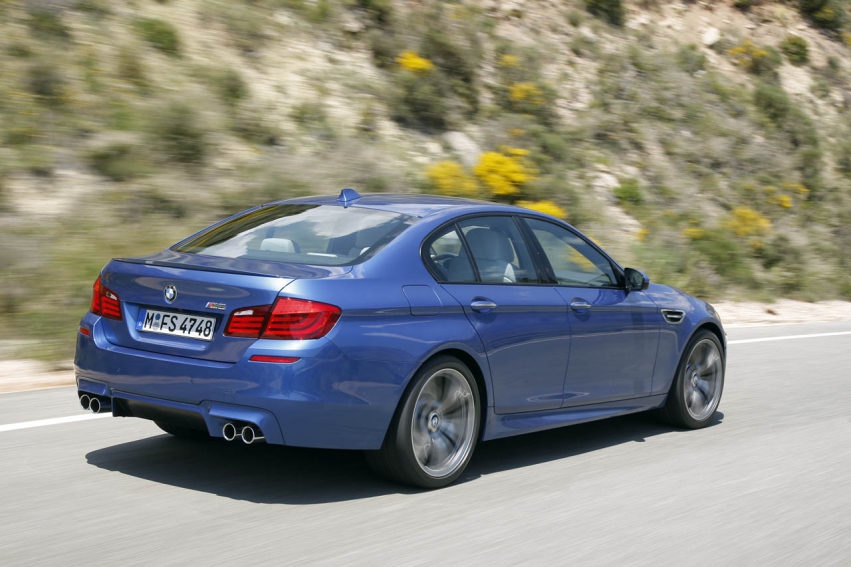 Авто обои BMW M5 F10 2012