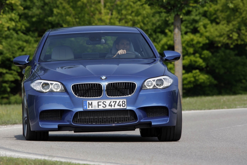 Авто обои BMW M5 F10 2012