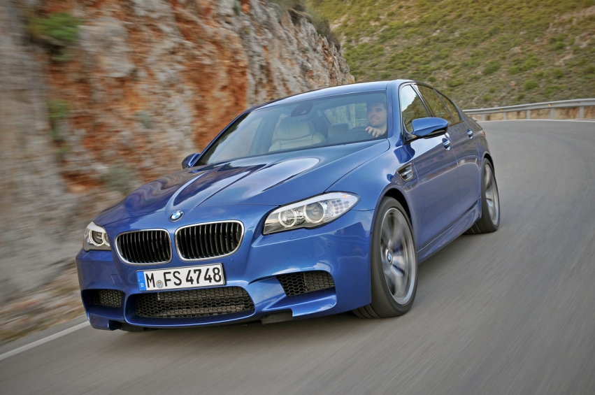 Авто обои BMW M5 F10 2012