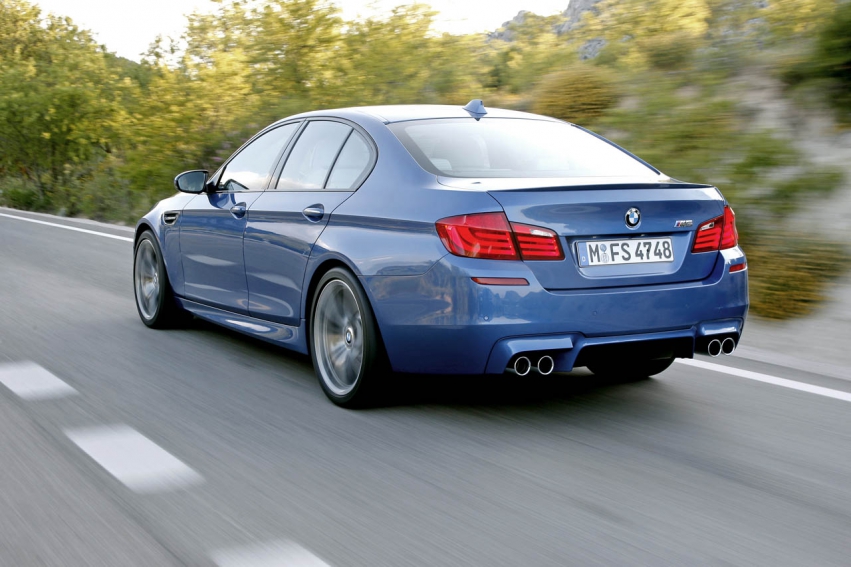 Авто обои BMW M5 F10 2012