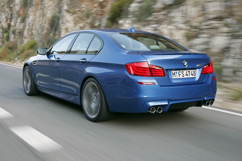 Авто обои BMW M5 F10 2012