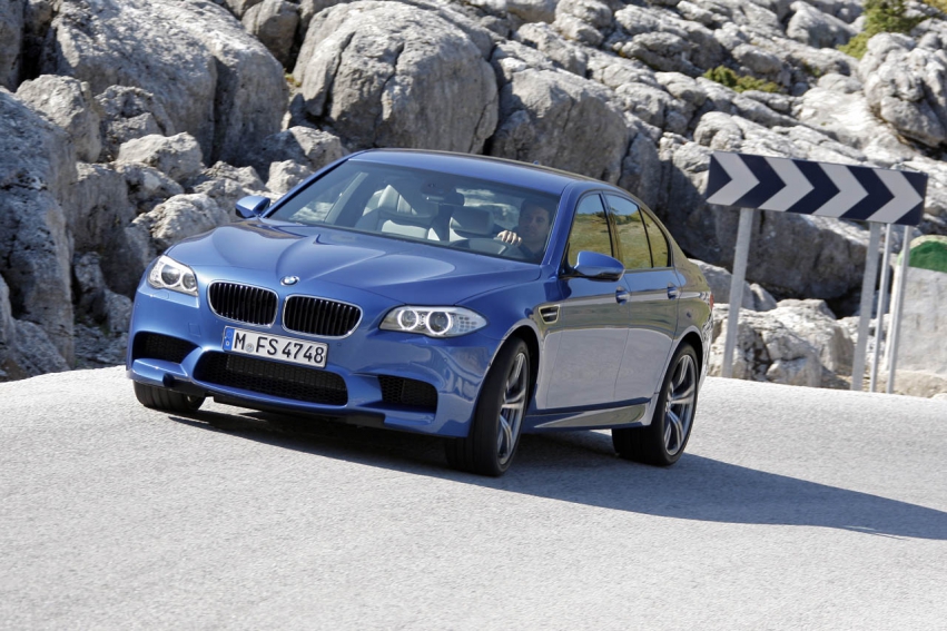 Авто обои BMW M5 F10 2012