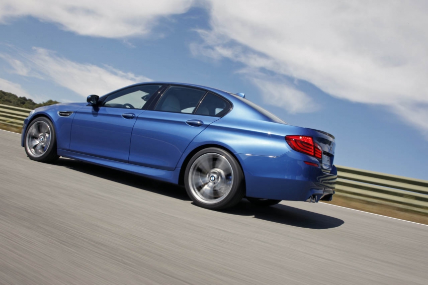 Авто обои BMW M5 F10 2012