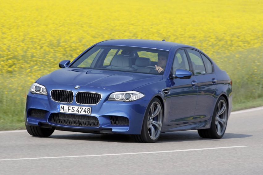 Авто обои BMW M5 F10 2012