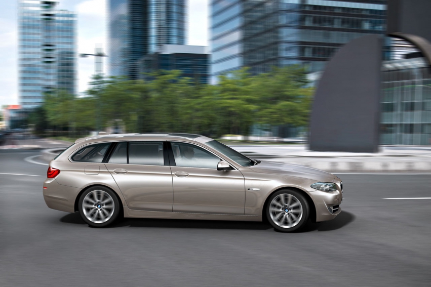 Авто обои BMW BMW 5 Series Touring 2011