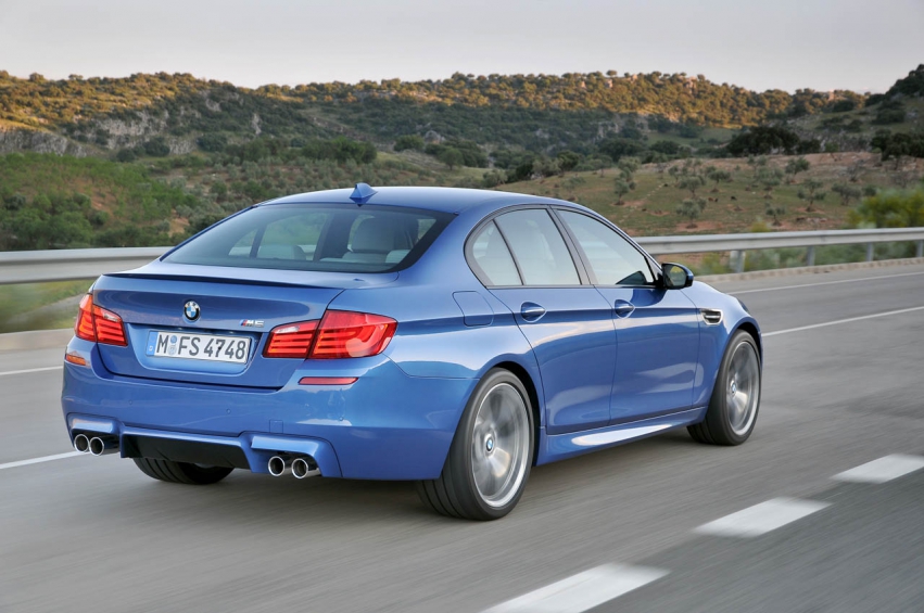 Авто обои BMW M5 F10 2012