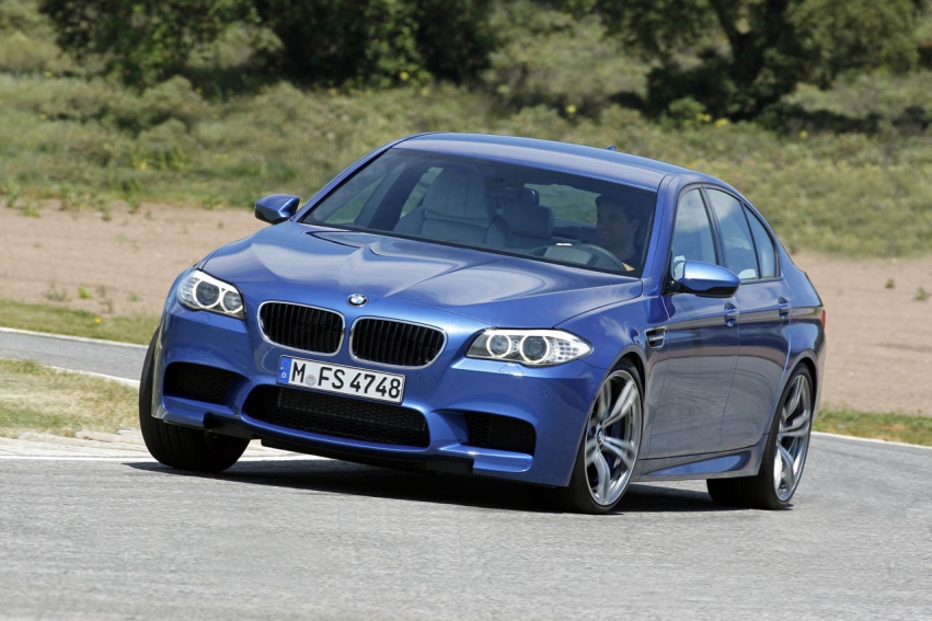 Авто обои BMW M5 F10 2012