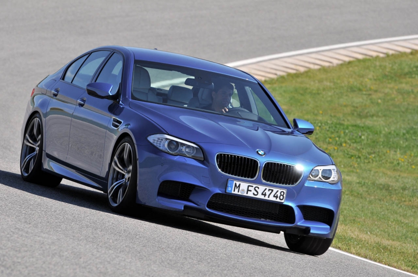 Авто обои BMW M5 F10 2012