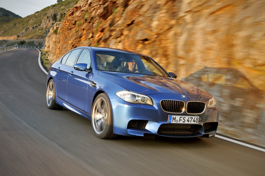 Авто обои BMW M5 F10 2012