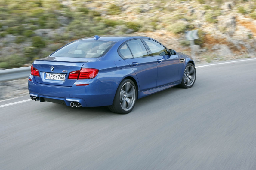 Авто обои BMW M5 F10 2012