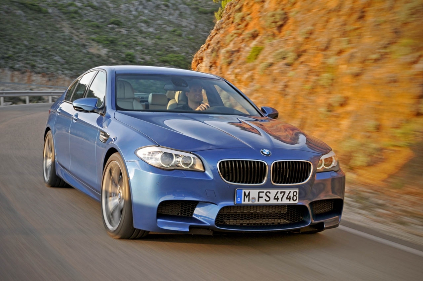 Авто обои BMW M5 F10 2012