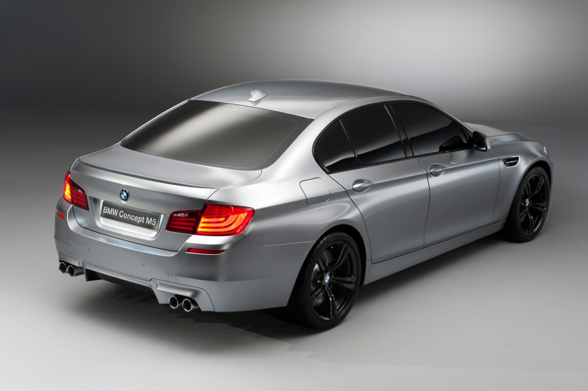 Авто обои BMW M5 F10 2011