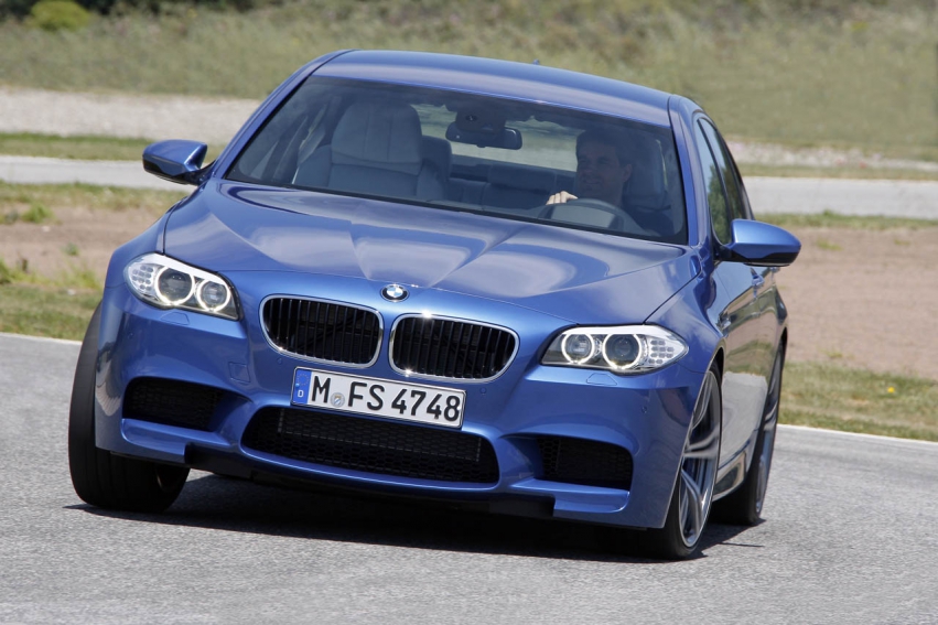 Авто обои BMW M5 F10 2012