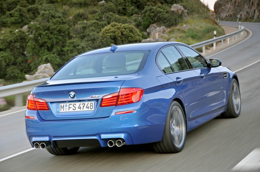 Авто обои BMW M5 F10 2012