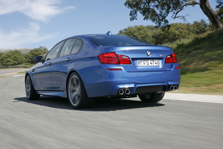 Авто обои BMW M5 F10 2012