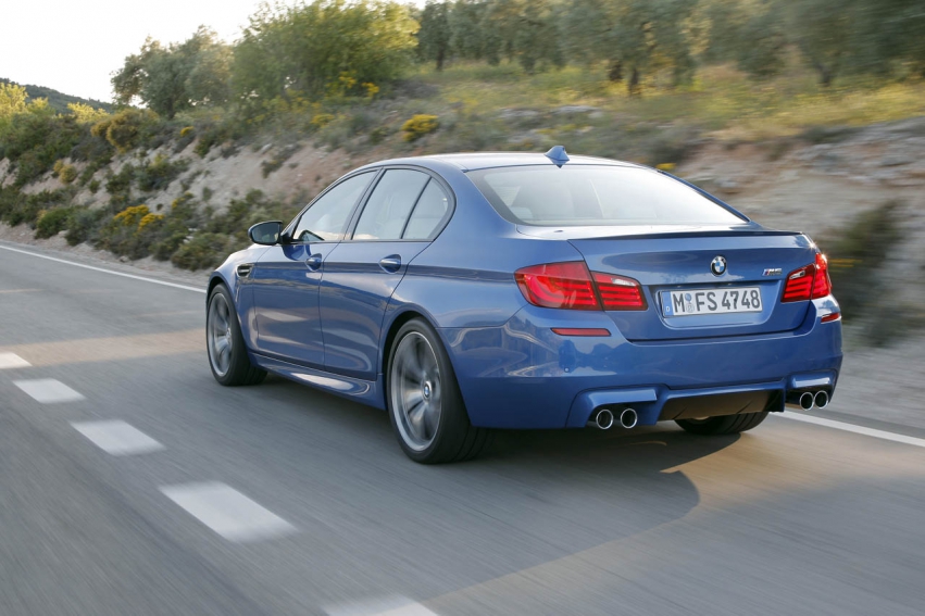 Авто обои BMW M5 F10 2012