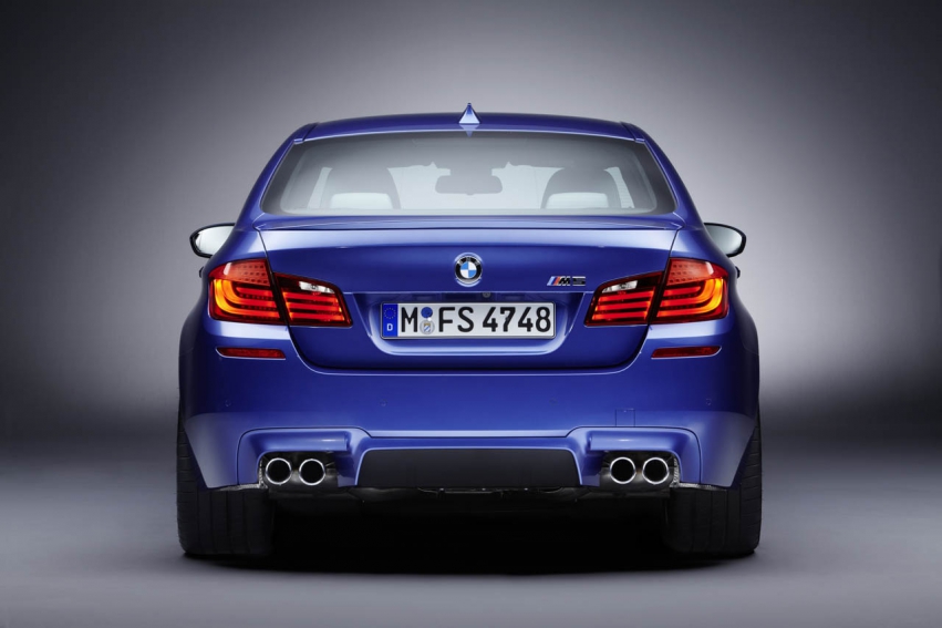 Авто обои BMW M5 F10 2012