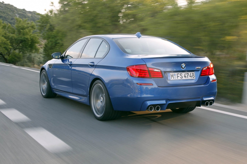 Авто обои BMW M5 F10 2012