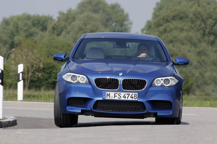 Авто обои BMW M5 F10 2012