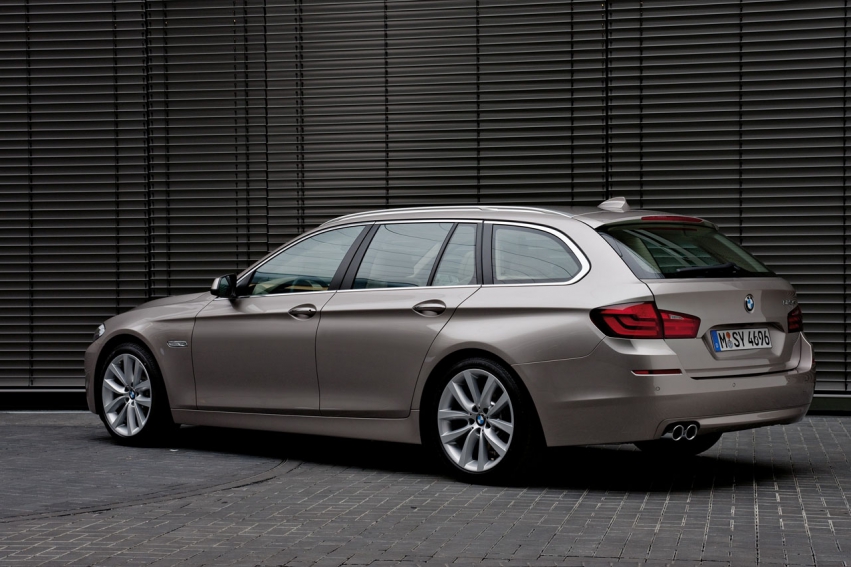 Авто обои BMW BMW 5 Series Touring 2011