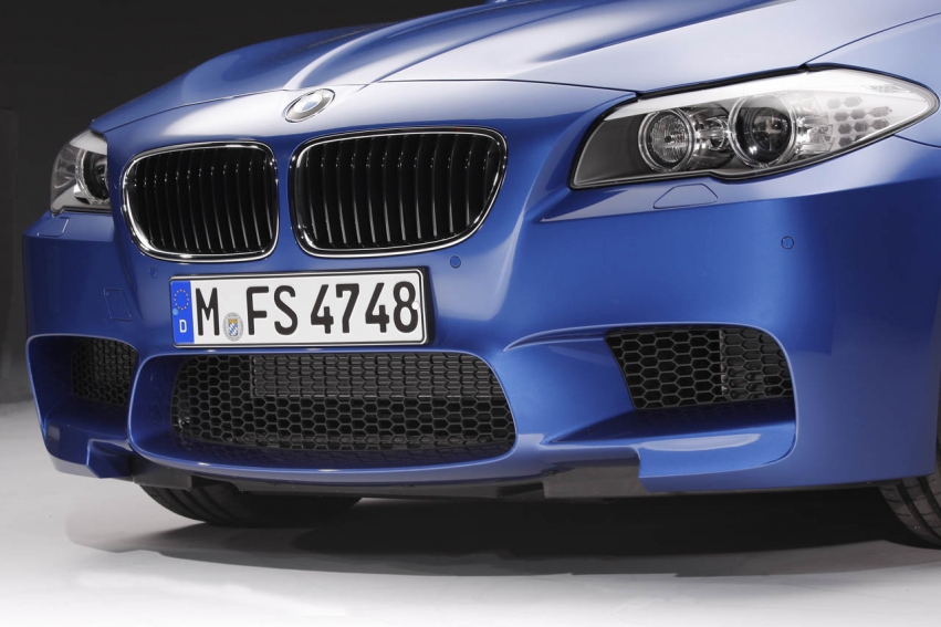 Авто обои BMW M5 F10 2012