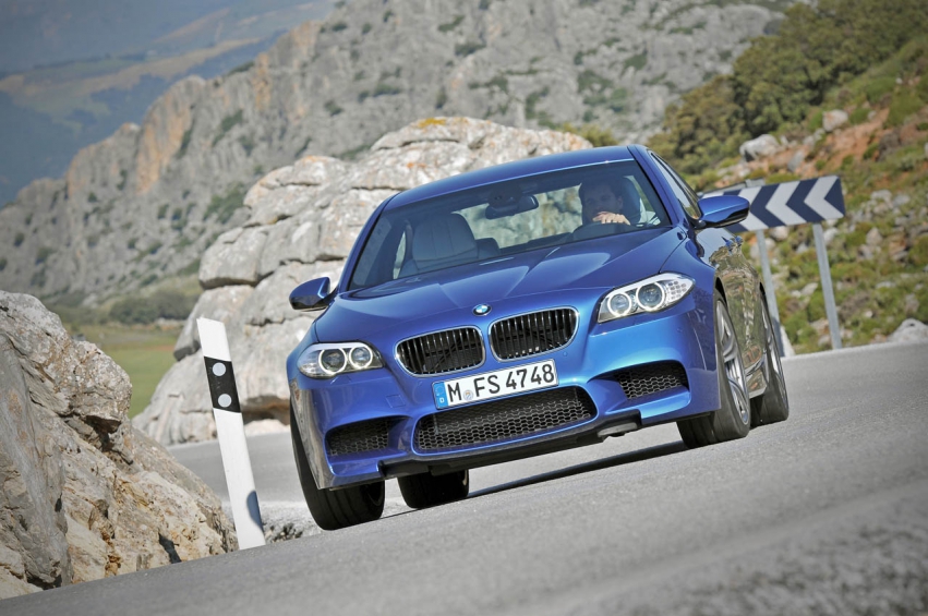 Авто обои BMW M5 F10 2012