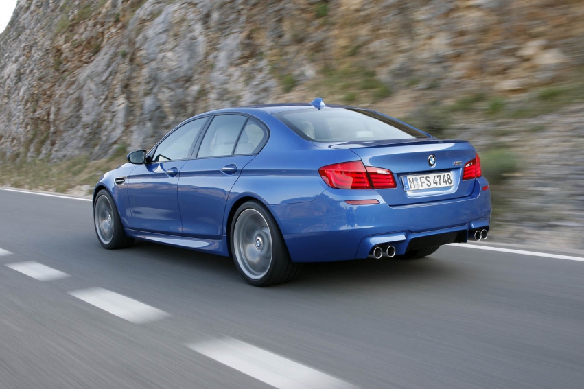 Авто обои BMW M5 F10 2012