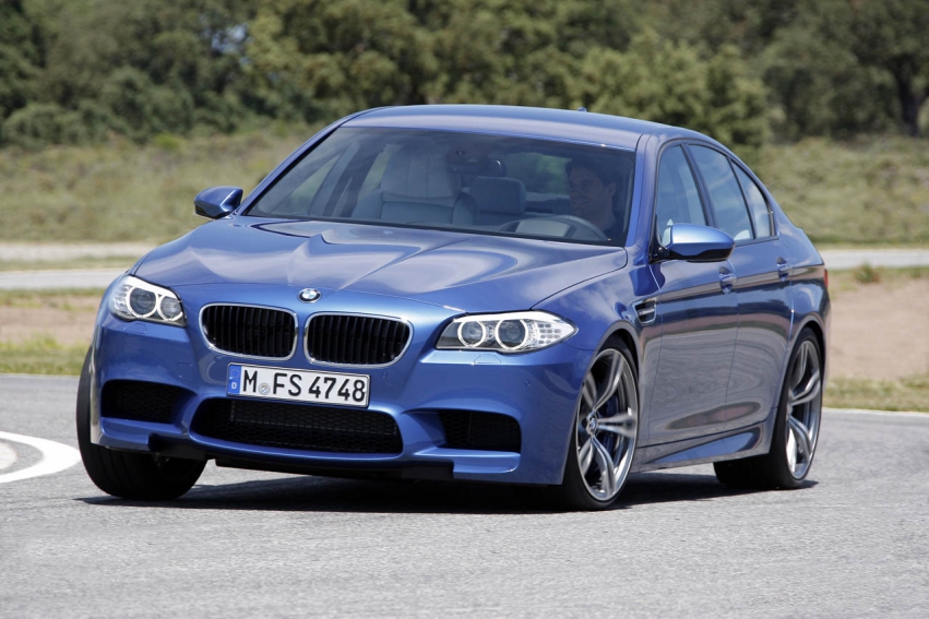 Авто обои BMW M5 F10 2012