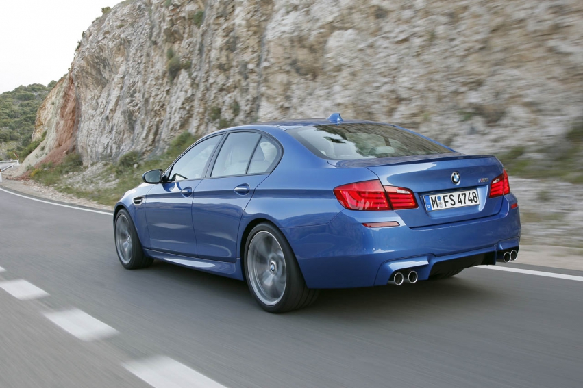 Авто обои BMW M5 F10 2012