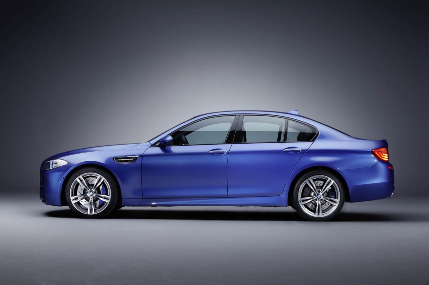 Авто обои BMW M5 F10 2012