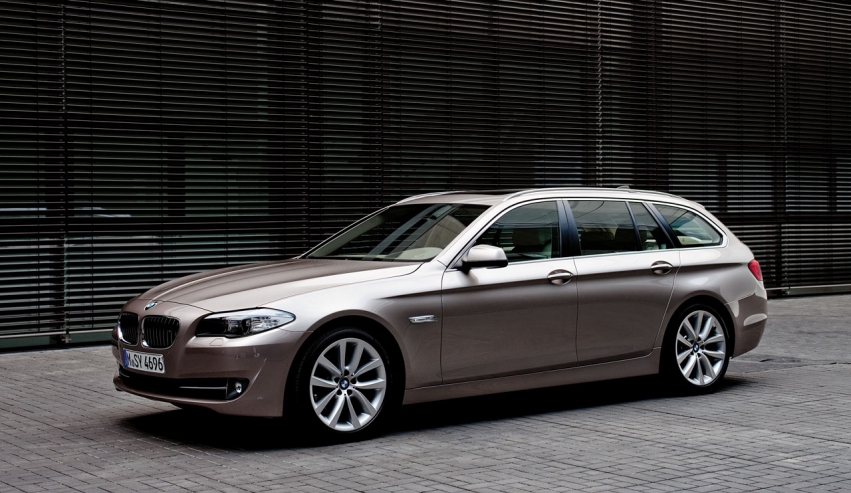 Авто обои BMW BMW 5 Series Touring 2011