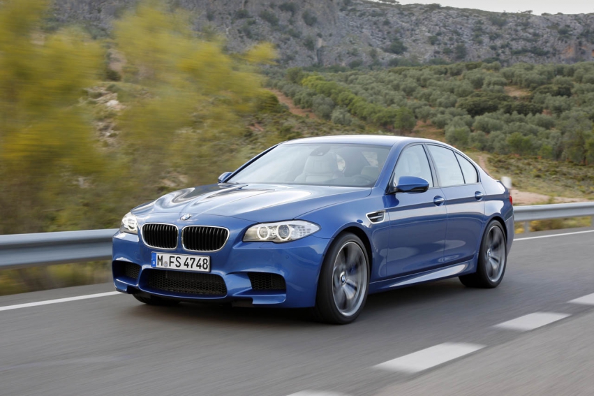 Авто обои BMW M5 F10 2012