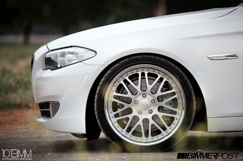 Авто обои BMW 535i modified F10 2011