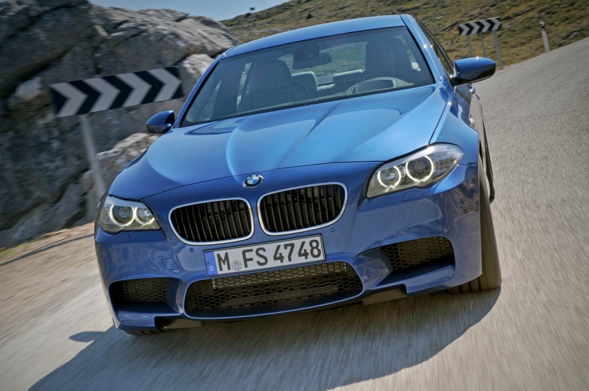 Авто обои BMW M5 F10 2012