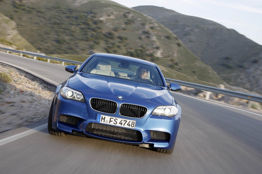 Авто обои BMW M5 F10 2012