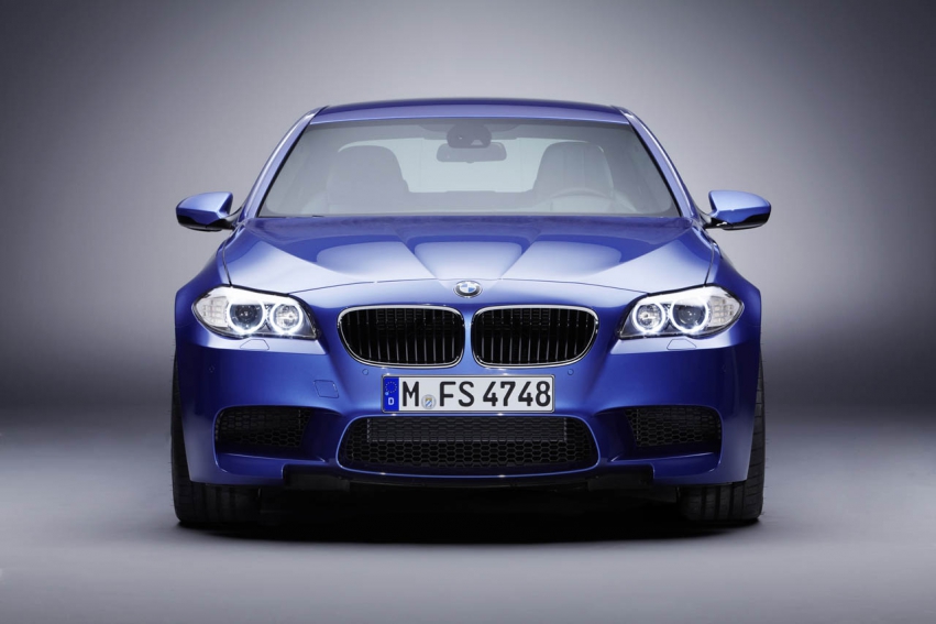 Авто обои BMW M5 F10 2012