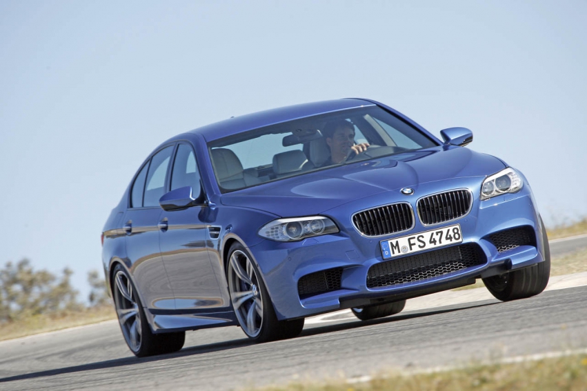 Авто обои BMW M5 F10 2012