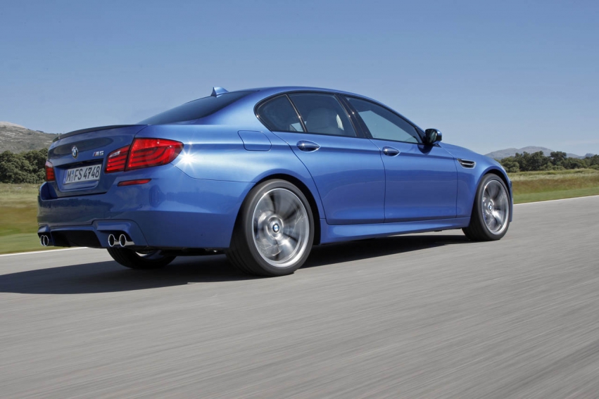 Авто обои BMW M5 F10 2012