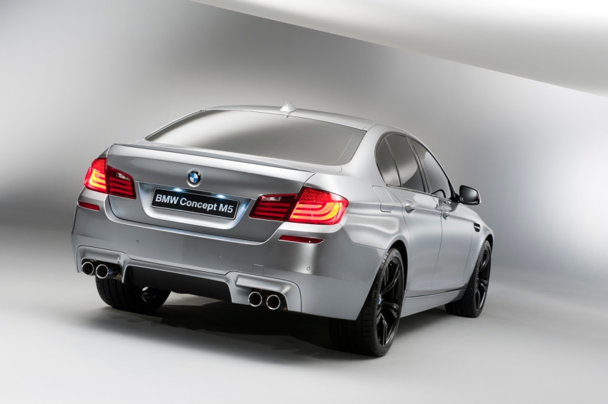 Авто обои BMW M5 F10 2011