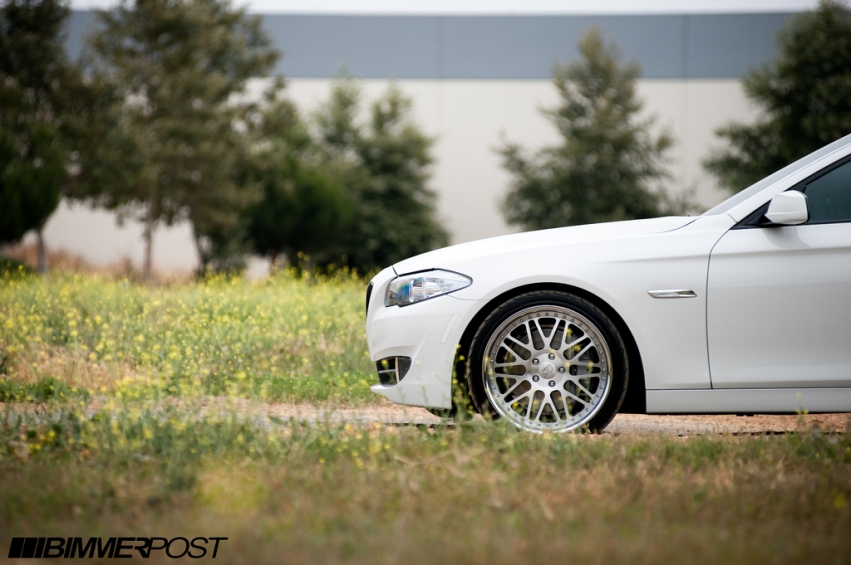 Авто обои BMW 535i modified F10 2011