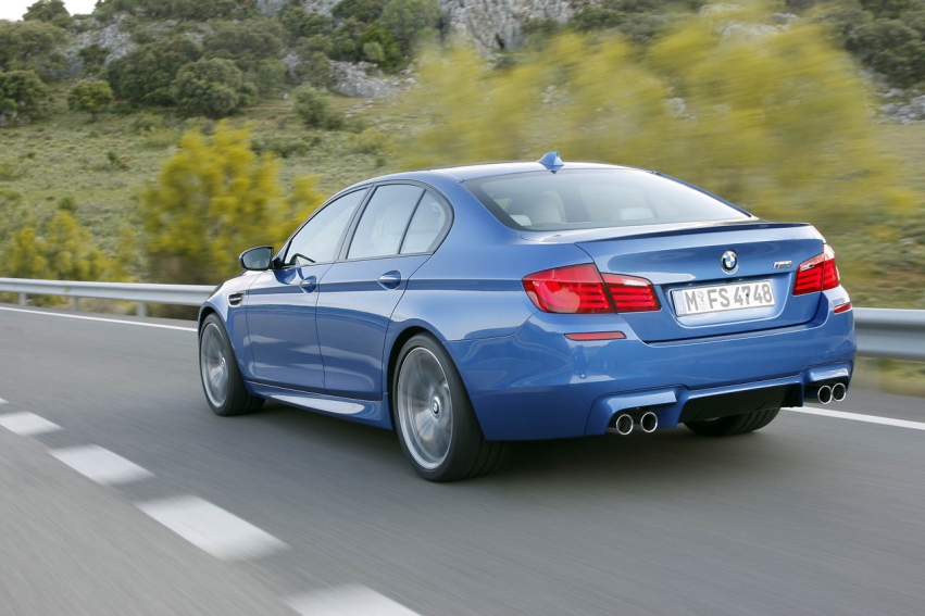 Авто обои BMW M5 F10 2012